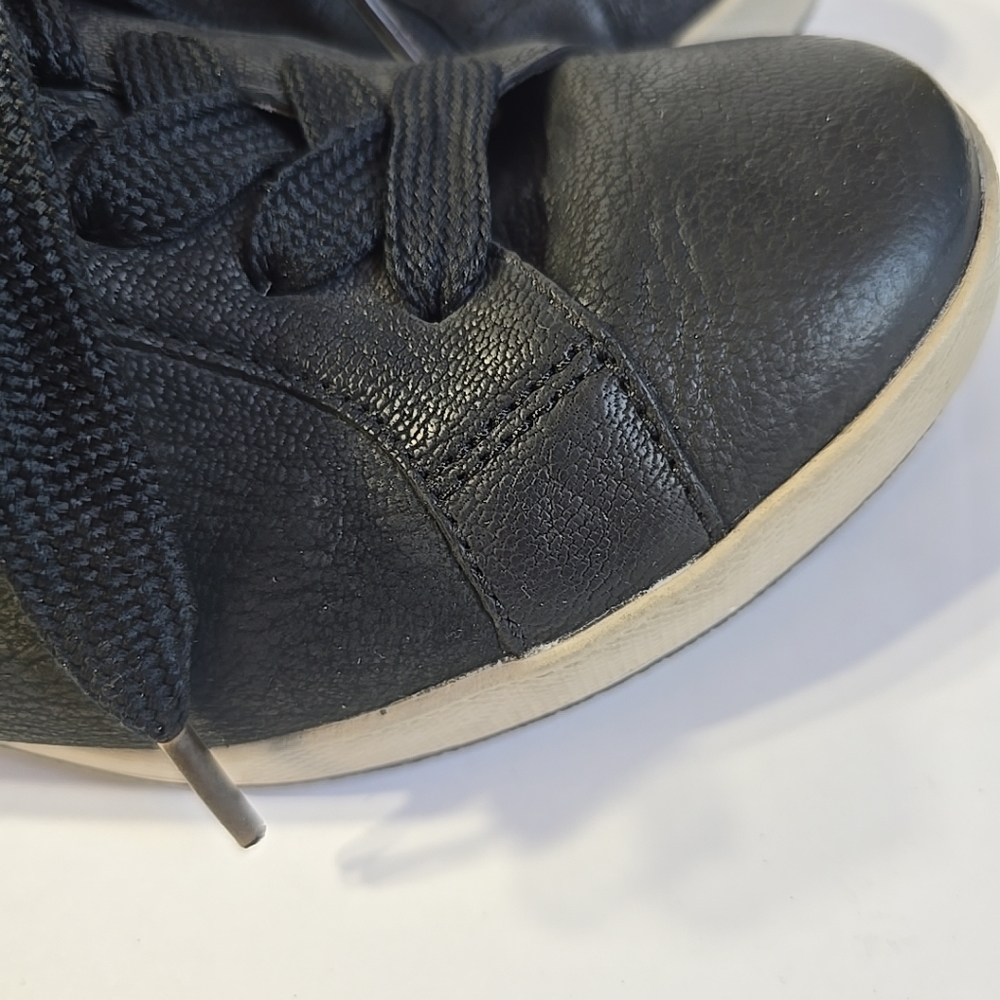 Dansko Ladies Black Textured Leather Sneakers Size 39 (8.5) Good Condition - Picture 4 of 8